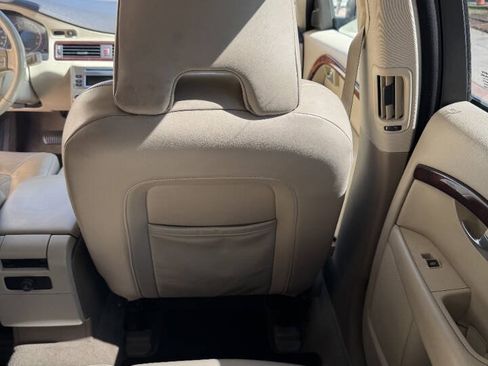 Used 2008 Volvo V70 FWD image 29