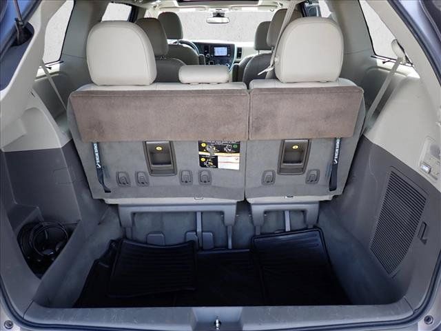 Used 2019 Toyota Sienna XLE Premium AWD/4WD image 5