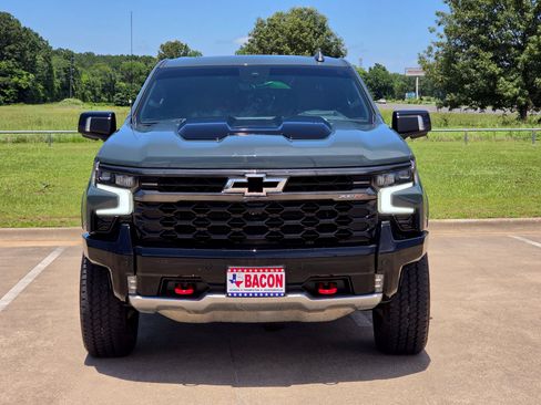 Used 2025 Chevrolet Silverado 1500 ZR2 w/ Technology Package AWD/4WD image 2