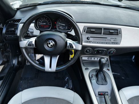 Used 2004 BMW Z4 2.5i image 17