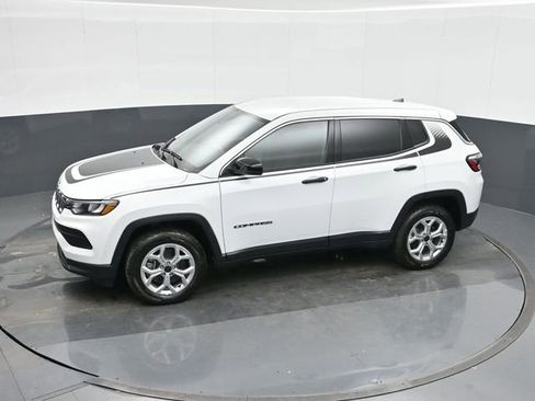 Used 2025 Jeep Compass Sport w/ Mopar Graphics Package image 34