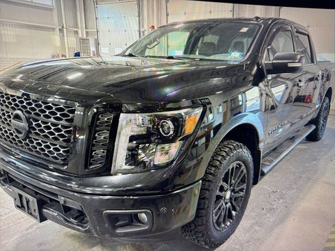 Used 2019 Nissan Titan SL w/ Midnight Edition image 9