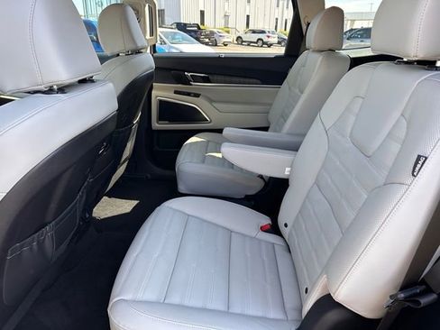 Used 2025 Kia Telluride SX Prestige image 21