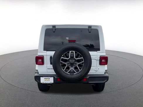 Used 2025 Jeep Wrangler Unlimited Sahara AWD/4WD image 12