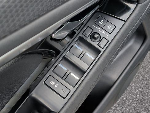 Used 2023 Land Rover Range Rover Evoque S AWD/4WD image 9