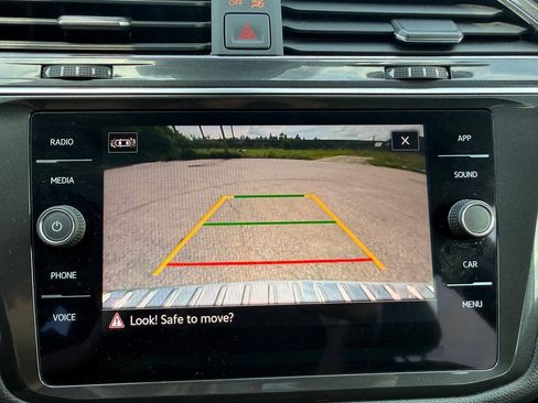 Used 2023 Volkswagen Tiguan SE FWD image 31