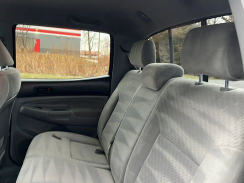 Used 2011 Toyota Tacoma 4x4 Double Cab w/ SR5 Pkg #2 image 13