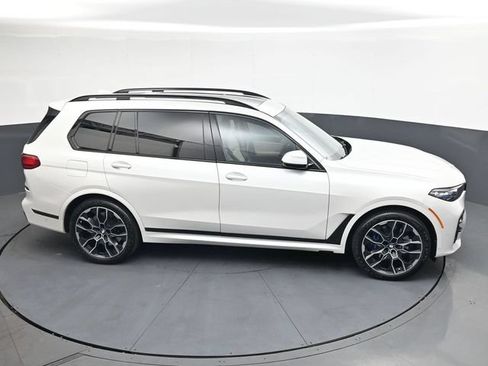 Used 2021 BMW X7 M50i w/ Dynamic Handling Package AWD/4WD image 22