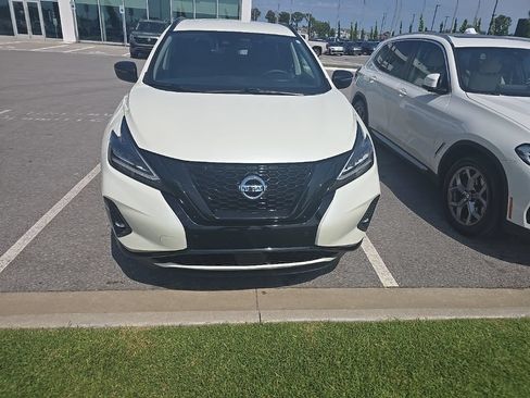 Used 2022 Nissan Murano SV w/ SV Midnight Edition Package FWD image 4