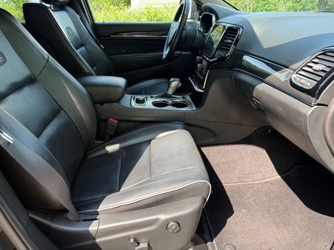Used 2019 Jeep Grand Cherokee Overland AWD/4WD image 43