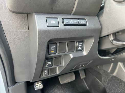 Used 2025 Nissan Frontier SV w/ SV Convenience Package image 19