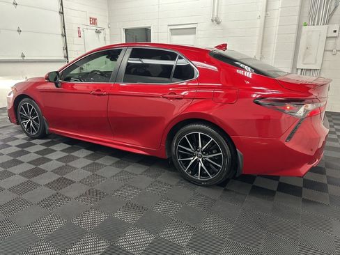 Used 2021 Toyota Camry SE w/ Cold Weather Package image 7