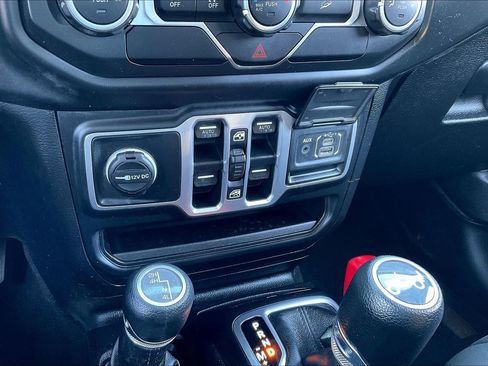 Used 2018 Jeep Wrangler Unlimited Sport S image 25