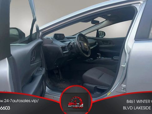 Used 2023 Toyota Prius LE FWD image 9
