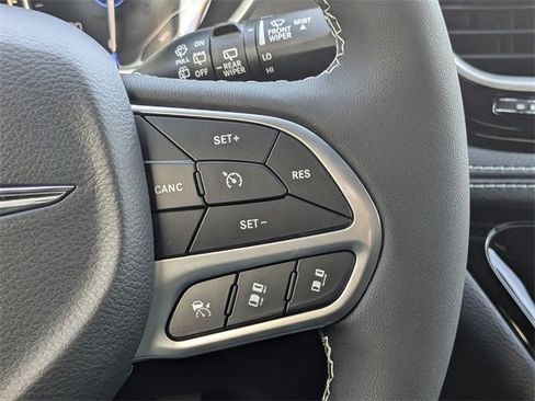 New 2026 Chrysler Pacifica Select image 26