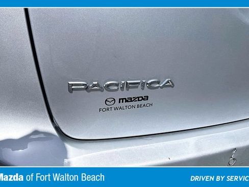 Used 2023 Chrysler Pacifica Touring-L FWD image 26