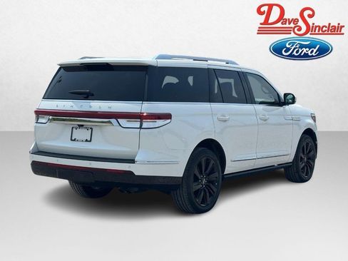 Used 2022 Lincoln Navigator Reserve AWD/4WD image 7