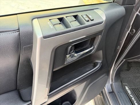 Used 2017 Toyota 4Runner SR5 Premium image 12