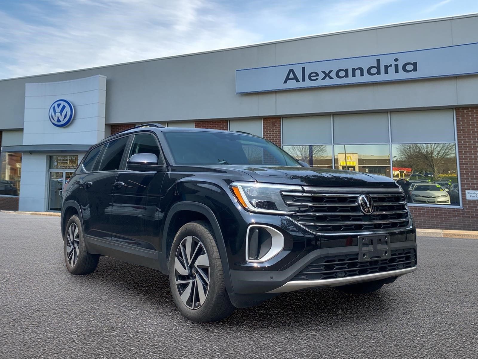 Certified 2025 Volkswagen Atlas SE w/ Panoramic Sunroof Package AWD/4WD image 1