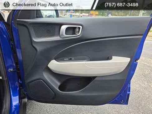 Used 2023 Hyundai Venue SEL image 42