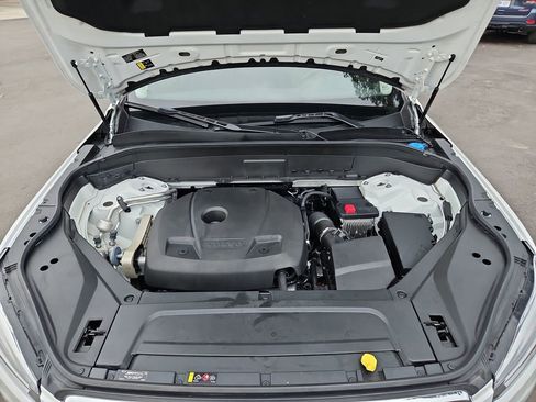 Used 2022 Volvo XC90 T5 Momentum image 38