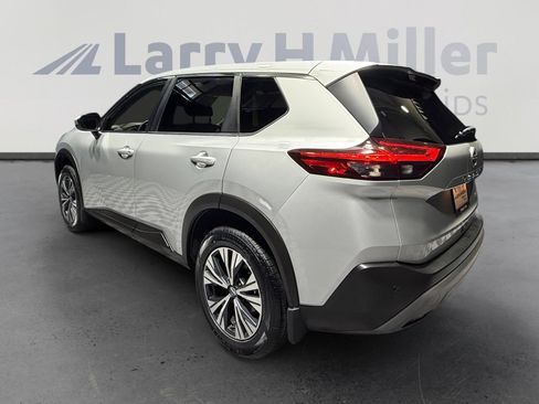 Used 2023 Nissan Rogue SV image 3