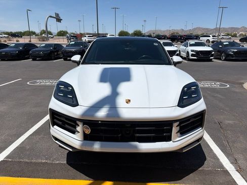 Used 2024 Porsche Cayenne Coupe AWD/4WD image 3