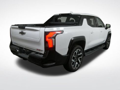 Used 2025 Chevrolet Silverado EV RST AWD/4WD image 3
