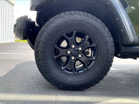 Used 2022 Jeep Wrangler Sport AWD/4WD image 5