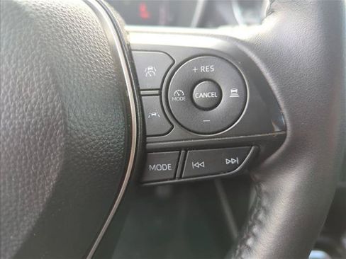 Certified 2025 Toyota Corolla Cross XLE FWD image 16