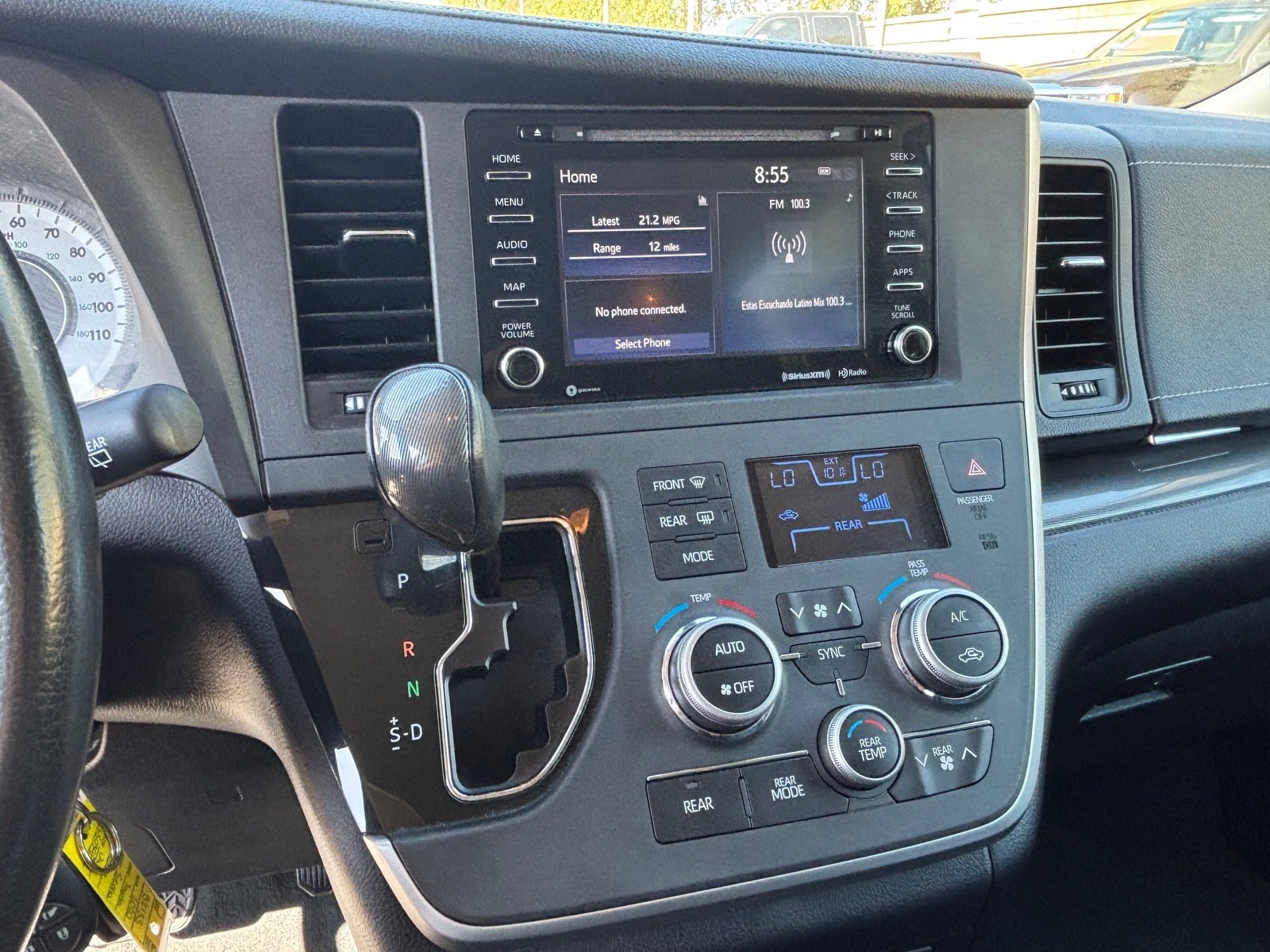 Used 2020 Toyota Sienna SE w/ Carpet Mat Package FWD image 14