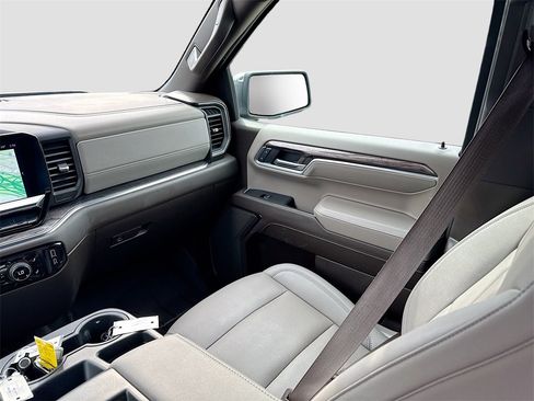 Used 2025 Chevrolet Silverado 1500 LTZ image 23