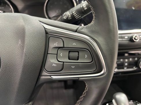 Used 2022 Buick Encore GX Essence w/ Experience Buick Package image 14