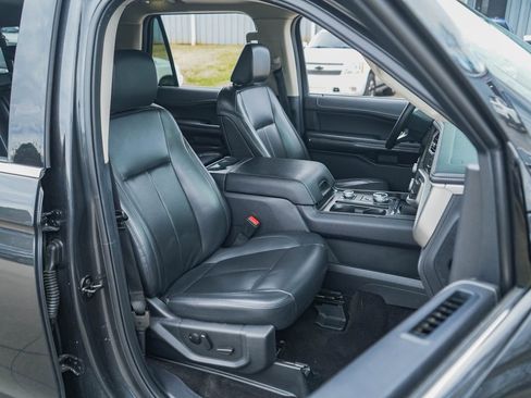 Used 2023 Ford Expedition Max XLT image 11