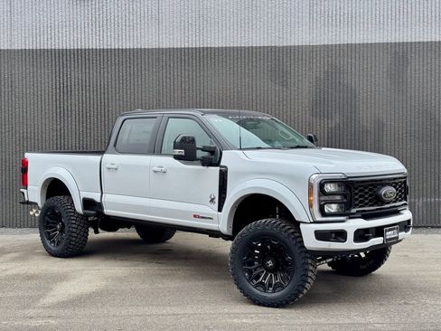 New 2026 Ford F250 Lariat w/ Black Appearance Package image 8