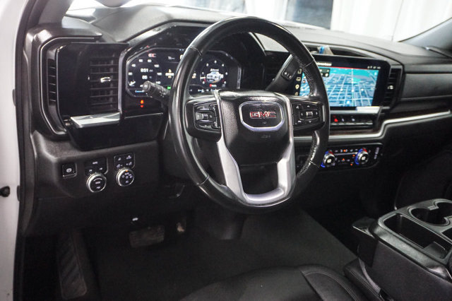Used 2025 GMC Sierra 1500 SLT AWD/4WD image 6