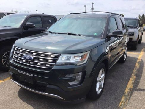 Used 2016 Ford Explorer XLT w/ Equipment Group 202A AWD/4WD image 2