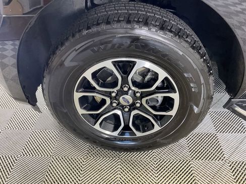 Used 2022 Ford Expedition XLT image 5