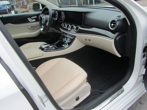 Used 2017 Mercedes-Benz E 300 image 22