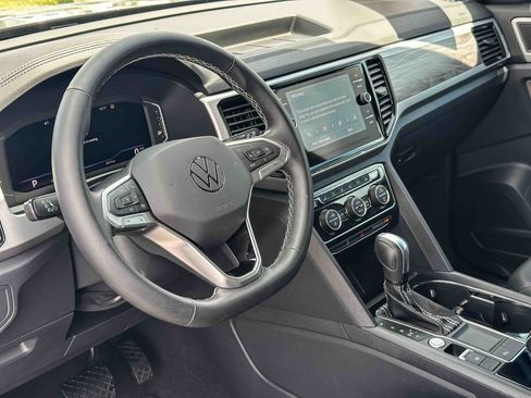 Used 2023 Volkswagen Atlas Cross Sport SE FWD image 11