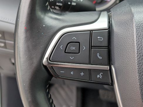 Used 2022 Toyota Highlander LE image 34