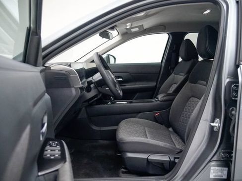 Used 2025 Nissan Kicks SV FWD image 13