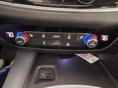 Used 2021 Buick Enclave Essence w/ Sport Touring Edition image 25