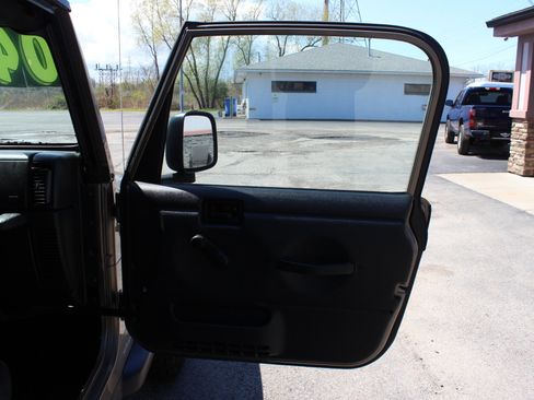 Used 2004 Jeep Wrangler SE w/ Ecco Tire & Wheel Group AWD/4WD image 28