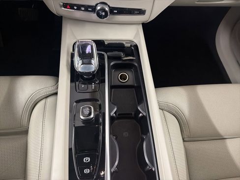 Used 2023 Volvo XC60 B5 Ultimate AWD/4WD image 33