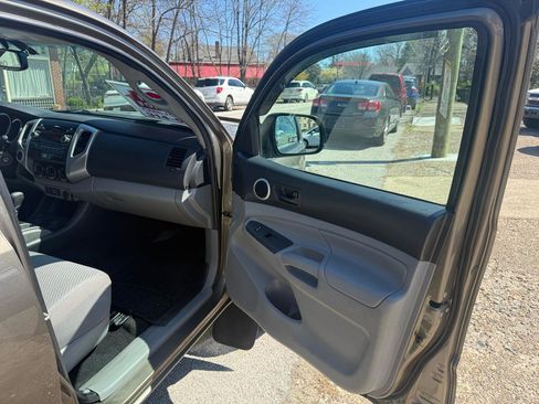 Used 2012 Toyota Tacoma 4x4 Double Cab w/ SR5 Pkg image 39