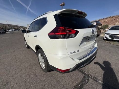 Used 2017 Nissan Rogue SV w/ SV Premium Package image 3