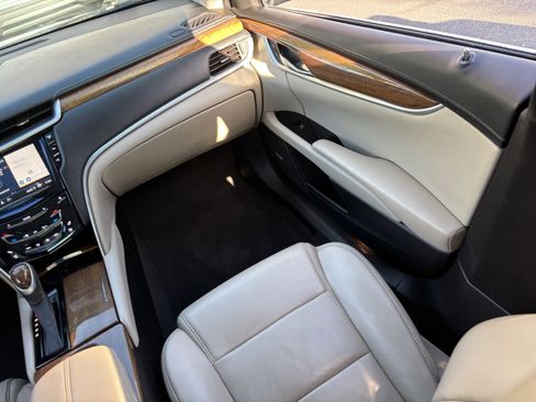 Used 2019 Cadillac XTS Luxury image 14