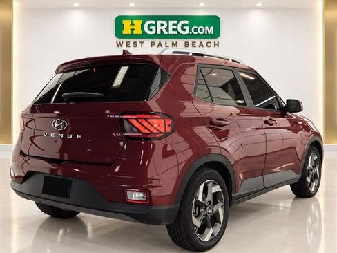 Used 2026 Hyundai Venue SEL FWD image 4