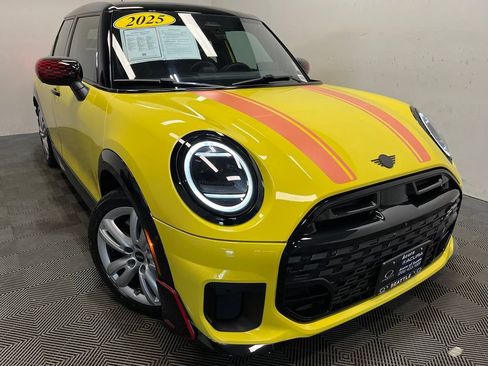Used 2025 MINI Cooper S FWD image 1